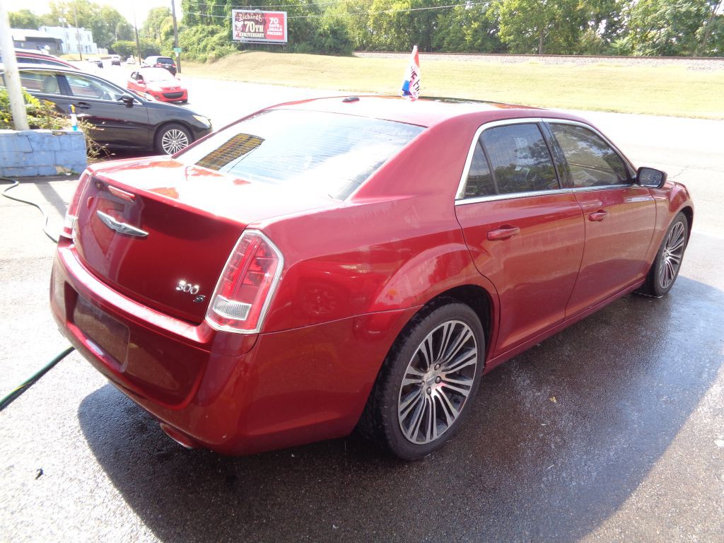 2012 Chrysler 300 Image 4