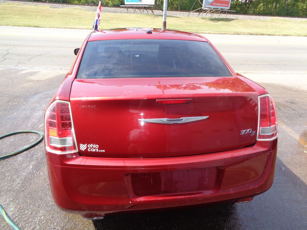 2012 Chrysler 300 Image 5
