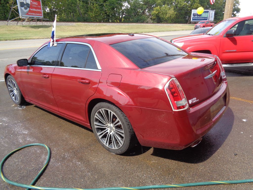 2012 Chrysler 300 Image 6