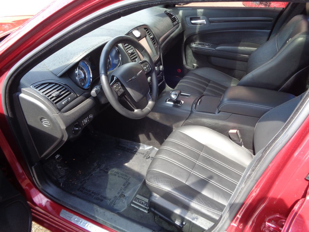 2012 Chrysler 300 Image 7