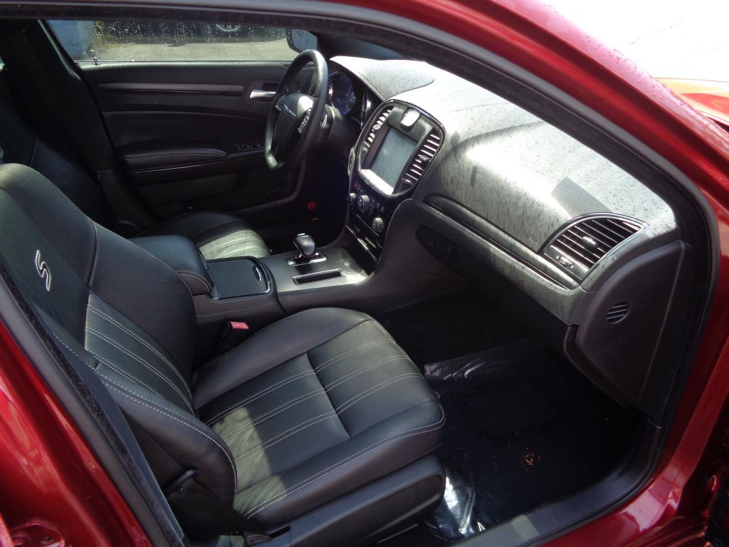 2012 Chrysler 300 Image 10