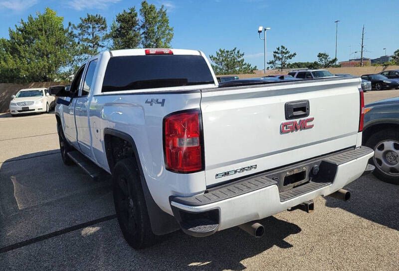 2015 GMC Sierra Image 2