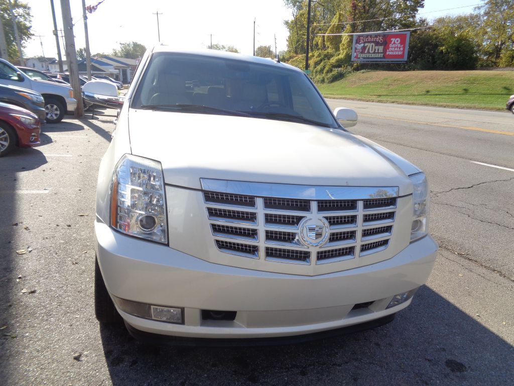 2008 Cadillac Escalade Image 1