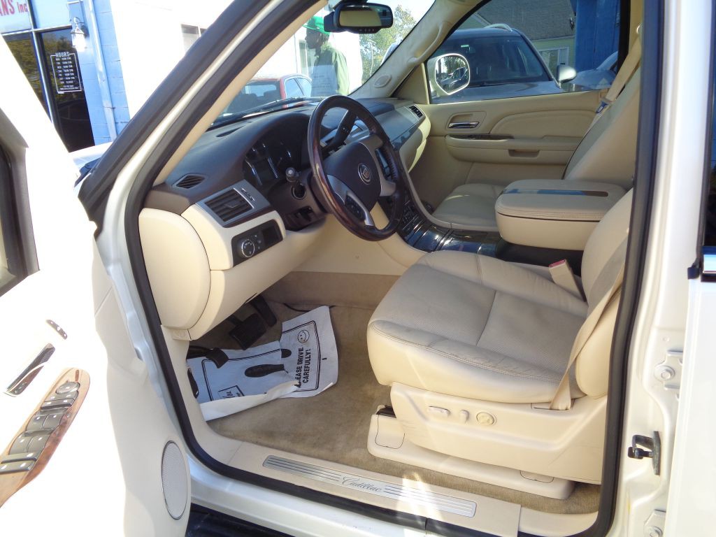2008 Cadillac Escalade Image 8