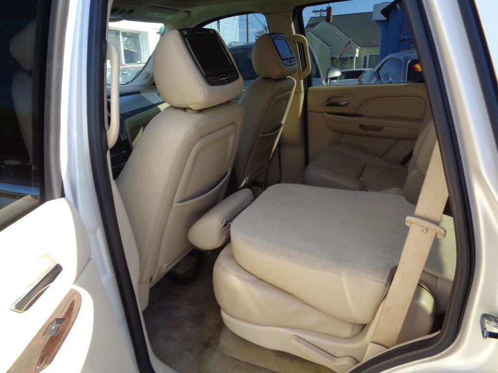 2008 Cadillac Escalade Image 9