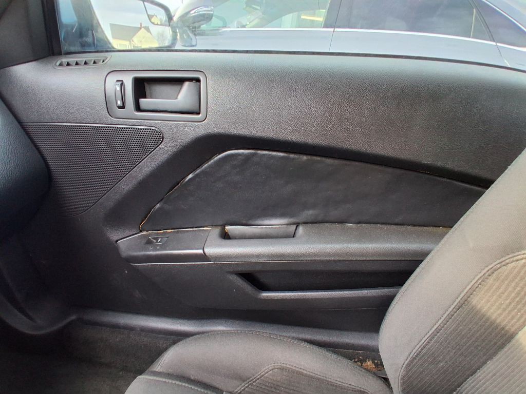 2012 Ford Mustang Image 11