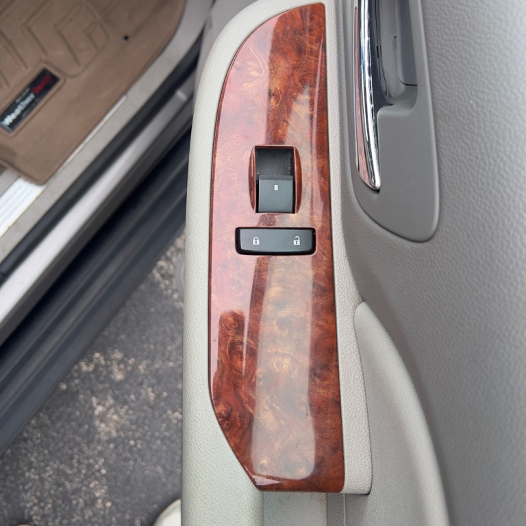 2008 Chevrolet Suburban Image 10