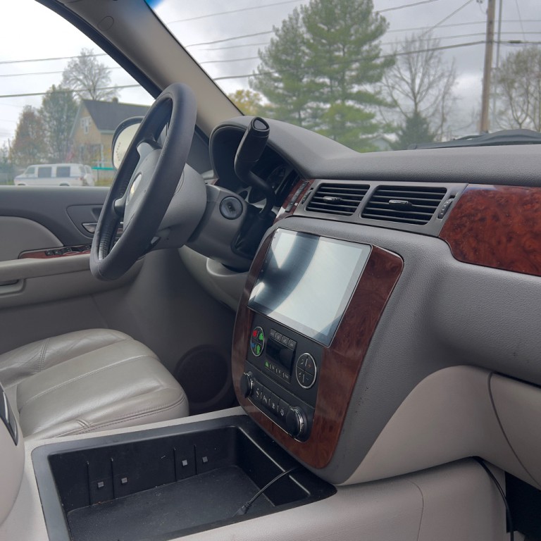 2008 Chevrolet Suburban Image 11