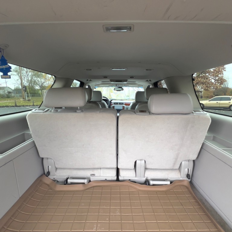 2008 Chevrolet Suburban Image 14