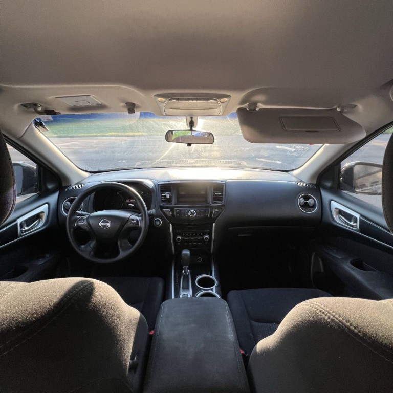 2013 Nissan Pathfinder Image 2