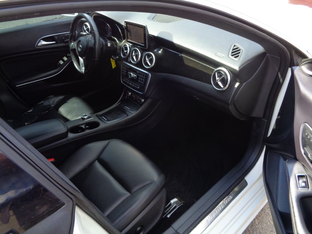 2014 Mercedes-Benz CLA-Class Image 9