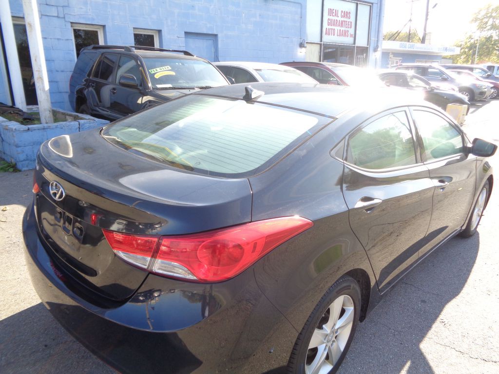 2013 Hyundai Elantra Image 3