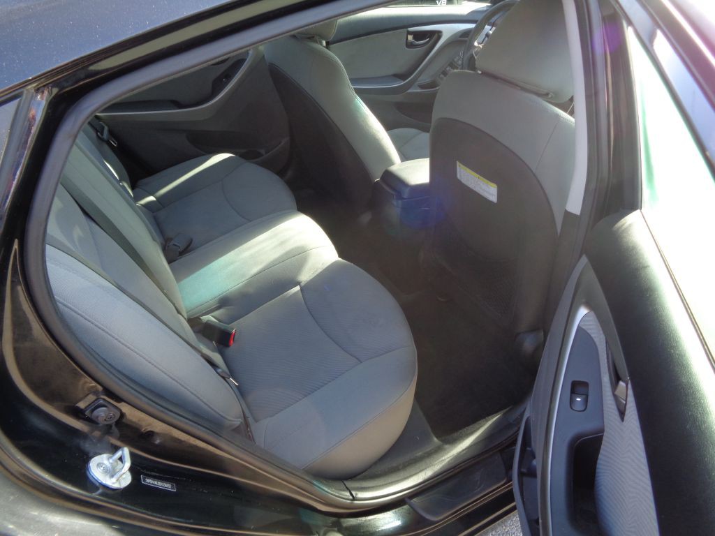 2013 Hyundai Elantra Image 8