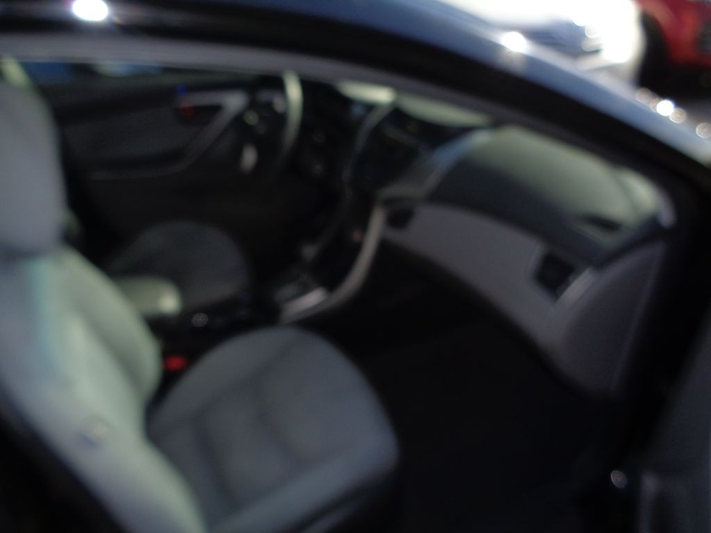 2013 Hyundai Elantra Image 9