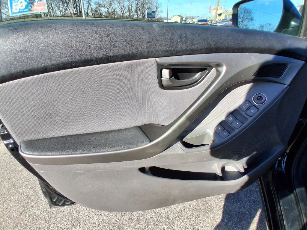 2013 Hyundai Elantra Image 10