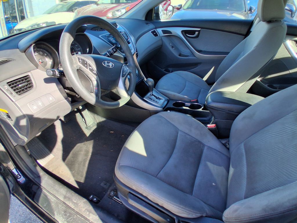 2013 Hyundai Elantra Image 11
