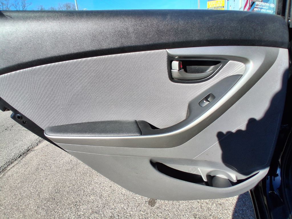 2013 Hyundai Elantra Image 13
