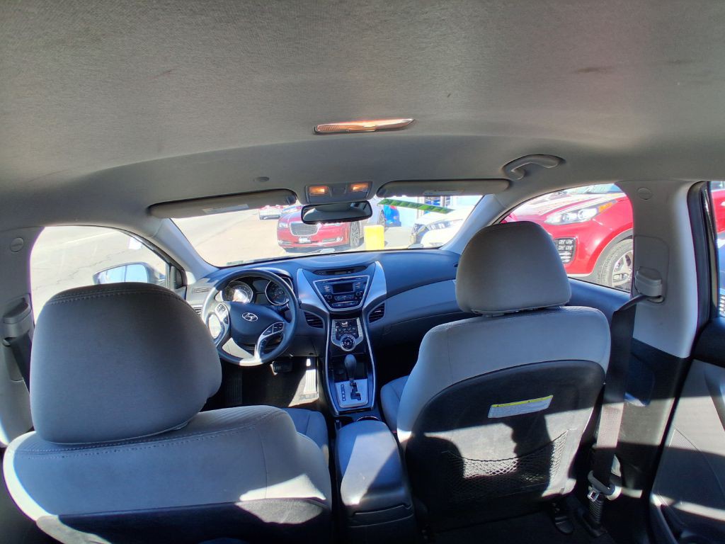 2013 Hyundai Elantra Image 15