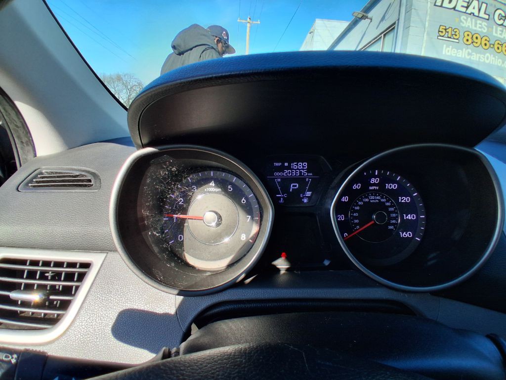 2013 Hyundai Elantra Image 19