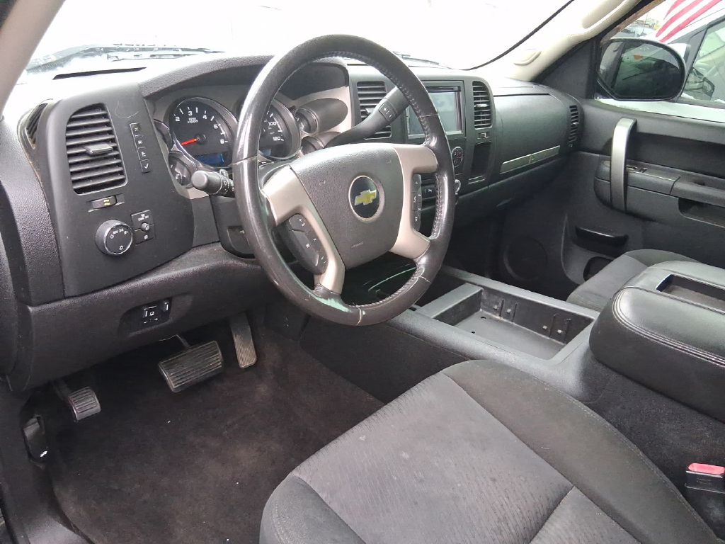2011 Chevrolet Silverado 1500 Image 3