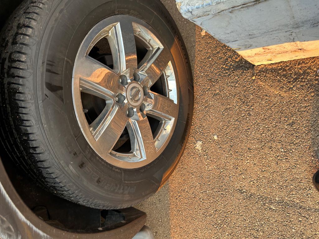 2011 Nissan Armada Image 1