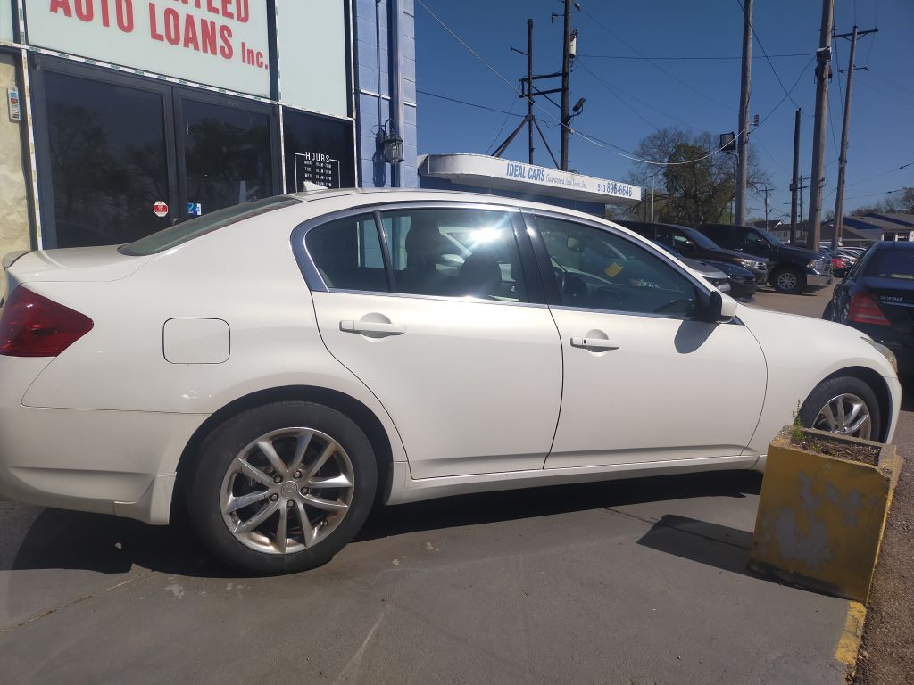 2009 INFINITI G37 Image 2