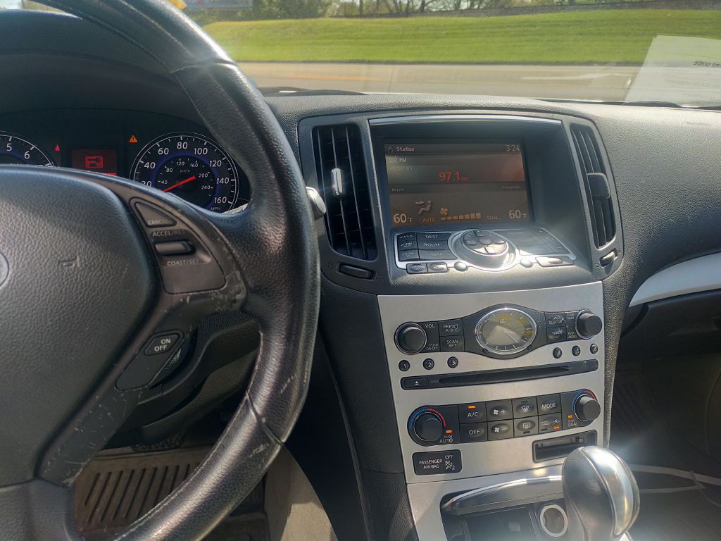 2009 INFINITI G37 Image 6