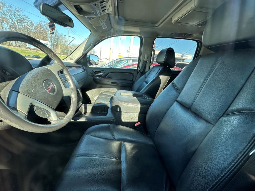 2008 GMC Yukon Image 2