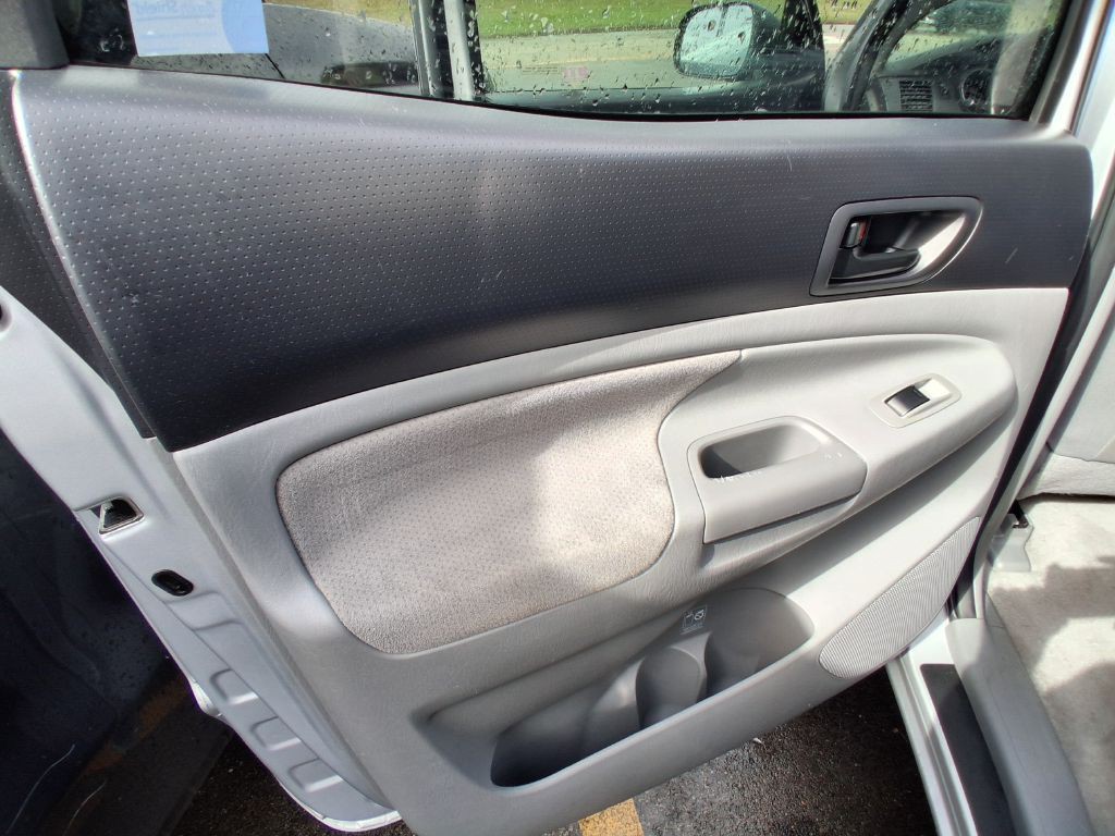 2011 Toyota Tacoma Image 8