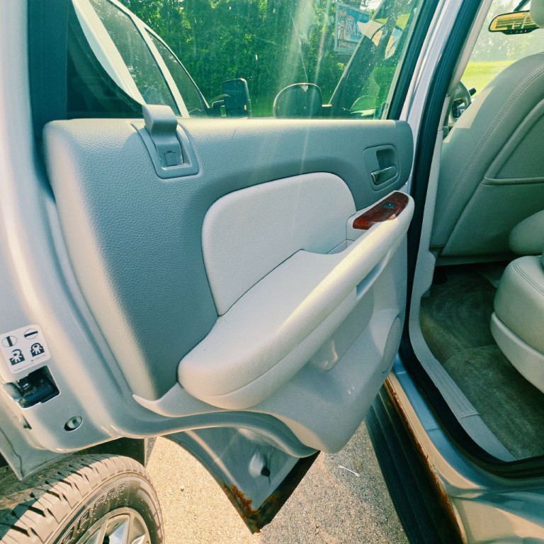 2011 Chevrolet Tahoe Image 10