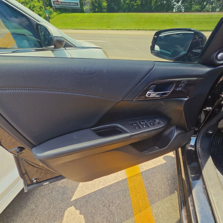 2017 Honda Accord Image 7