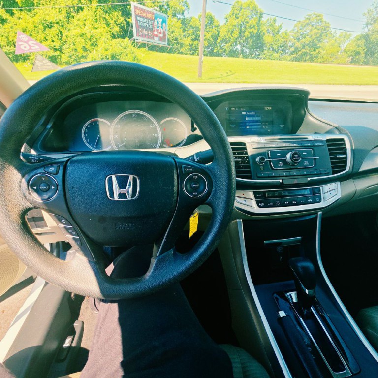 2015 Honda Accord Image 17