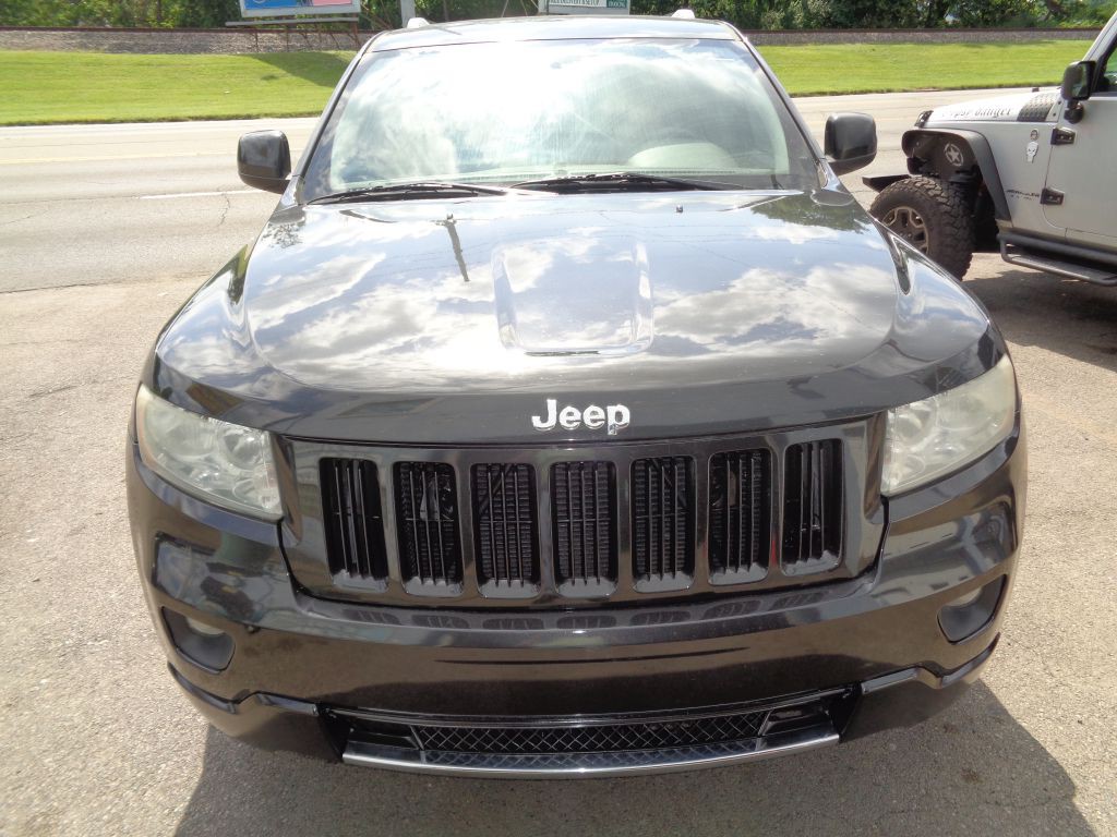 2011 Jeep Grand Cherokee Image 2