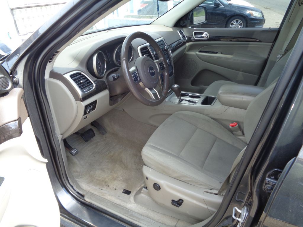 2011 Jeep Grand Cherokee Image 8