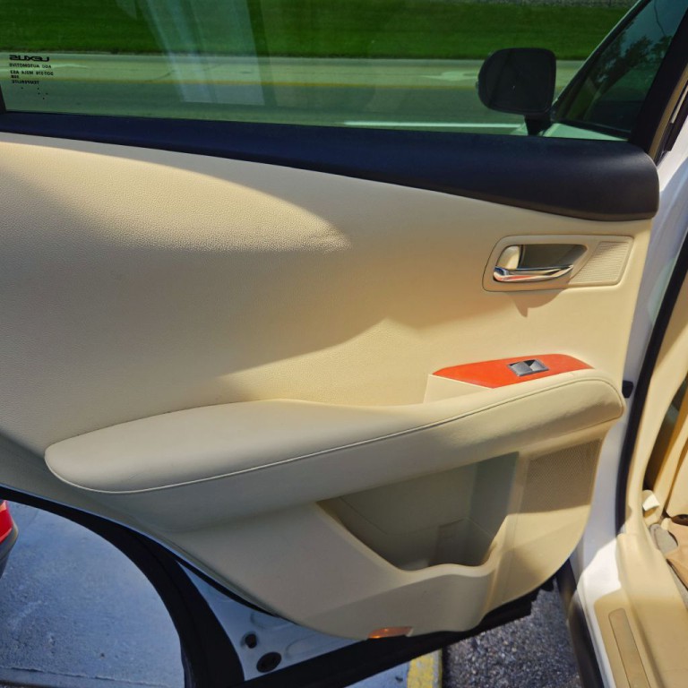 2010 Lexus RX Image 4