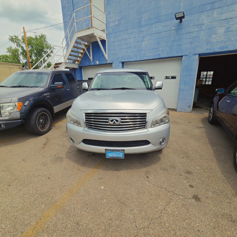 2011 INFINITI QX56 Image 1