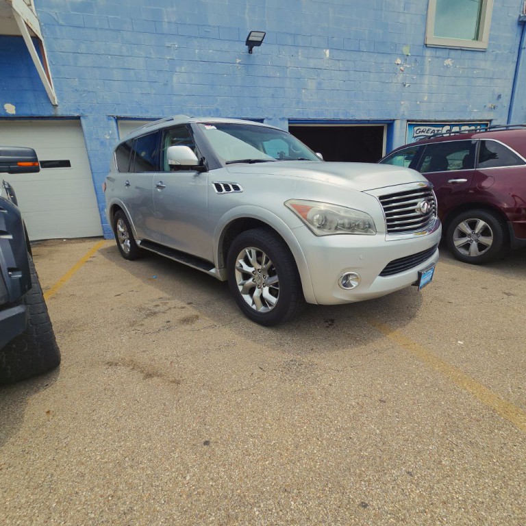 2011 INFINITI QX56 Image 2