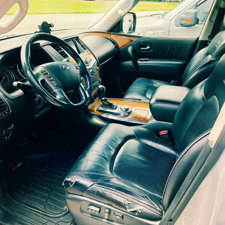 2011 INFINITI QX56 Image 7