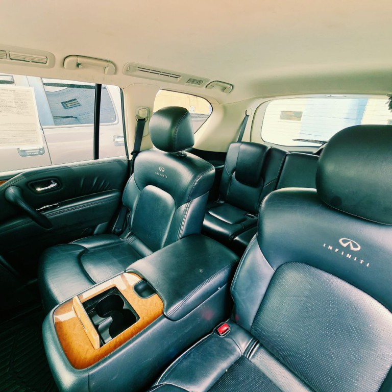 2011 INFINITI QX56 Image 12