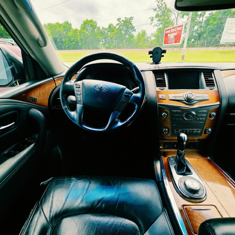 2011 INFINITI QX56 Image 13