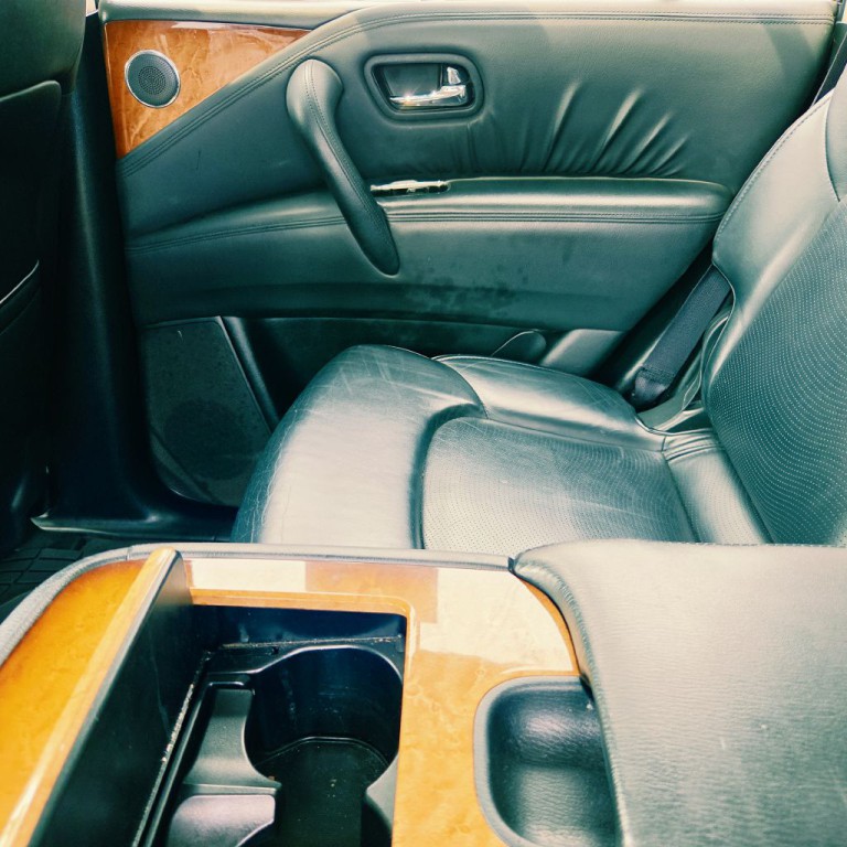 2011 INFINITI QX56 Image 17