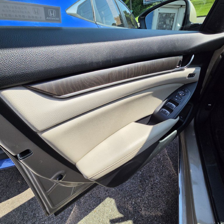 2019 Honda Accord Image 8