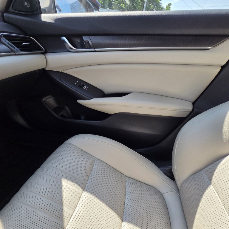 2019 Honda Accord Image 9