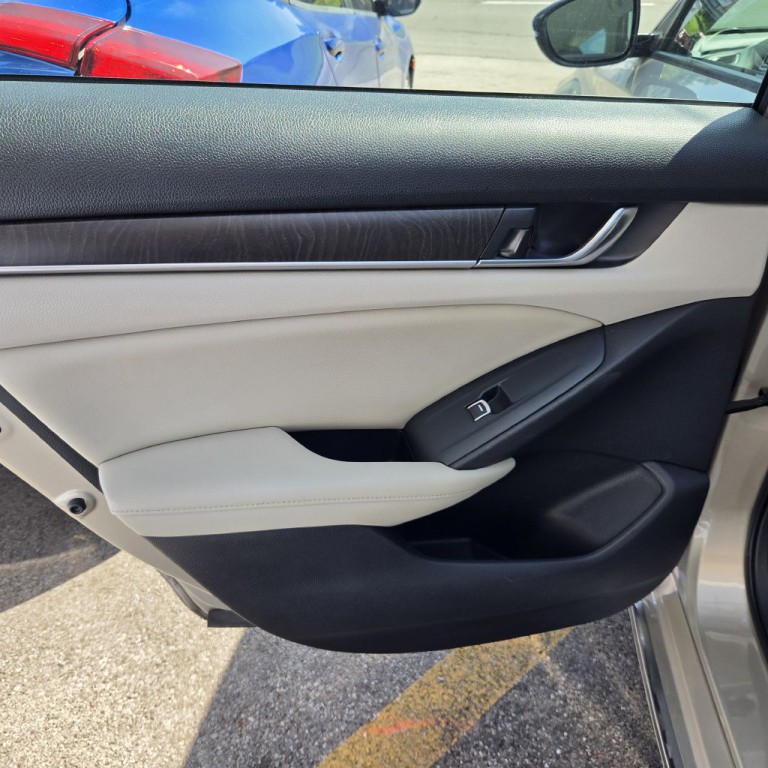 2019 Honda Accord Image 10