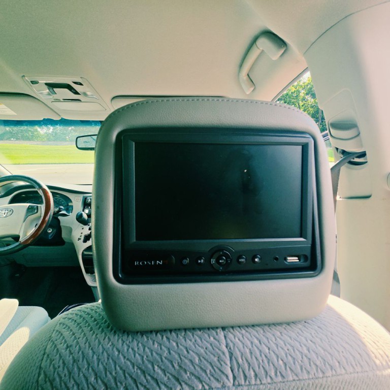 2011 Toyota Sienna Image 16