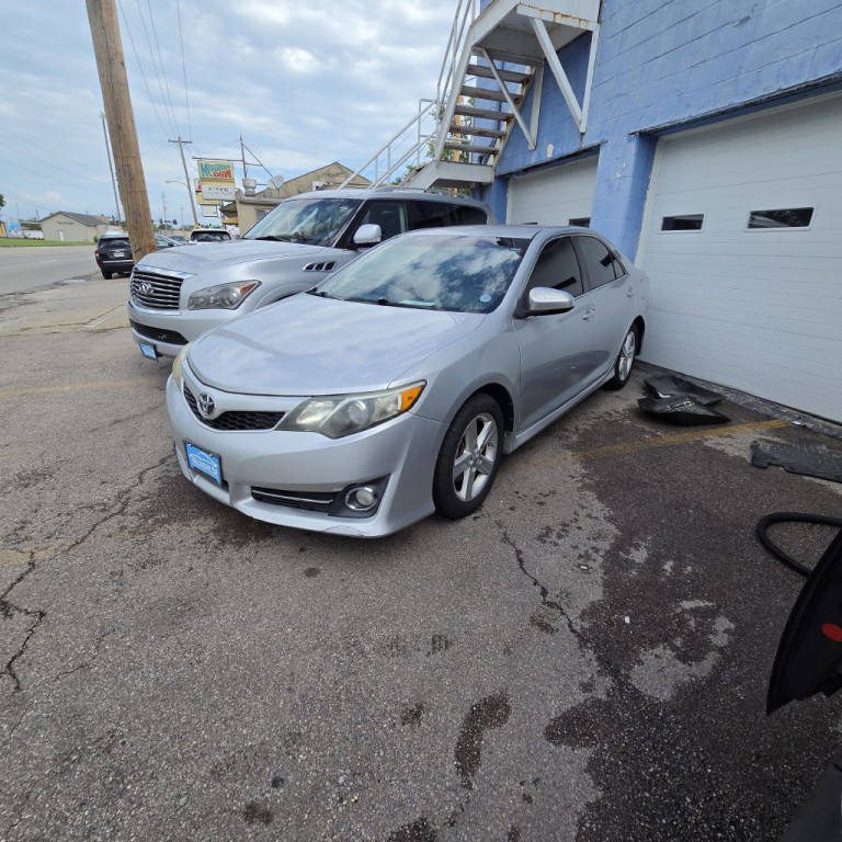 2014 Toyota Camry Image 2