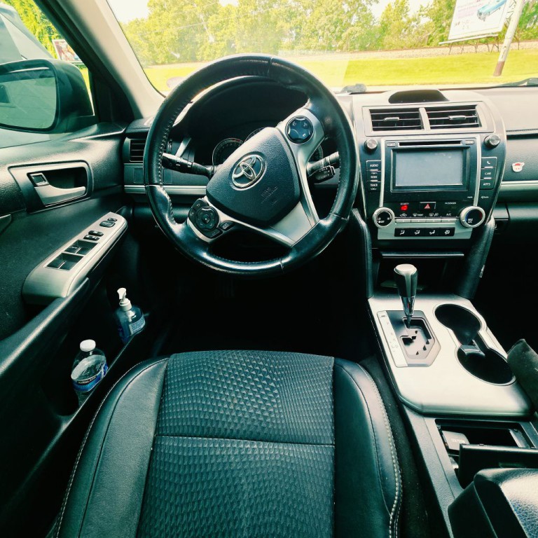 2014 Toyota Camry Image 8