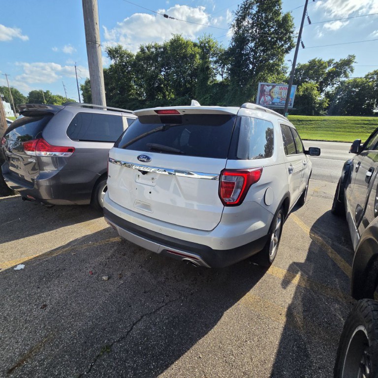 2017 Ford Explorer Image 1