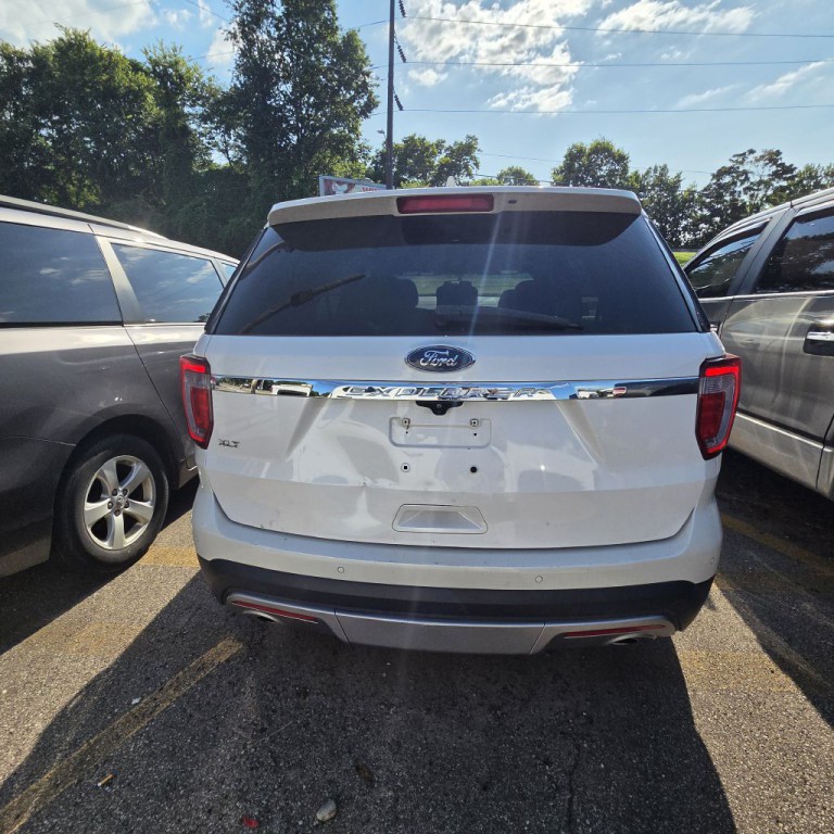 2017 Ford Explorer Image 2
