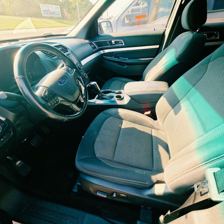 2017 Ford Explorer Image 8